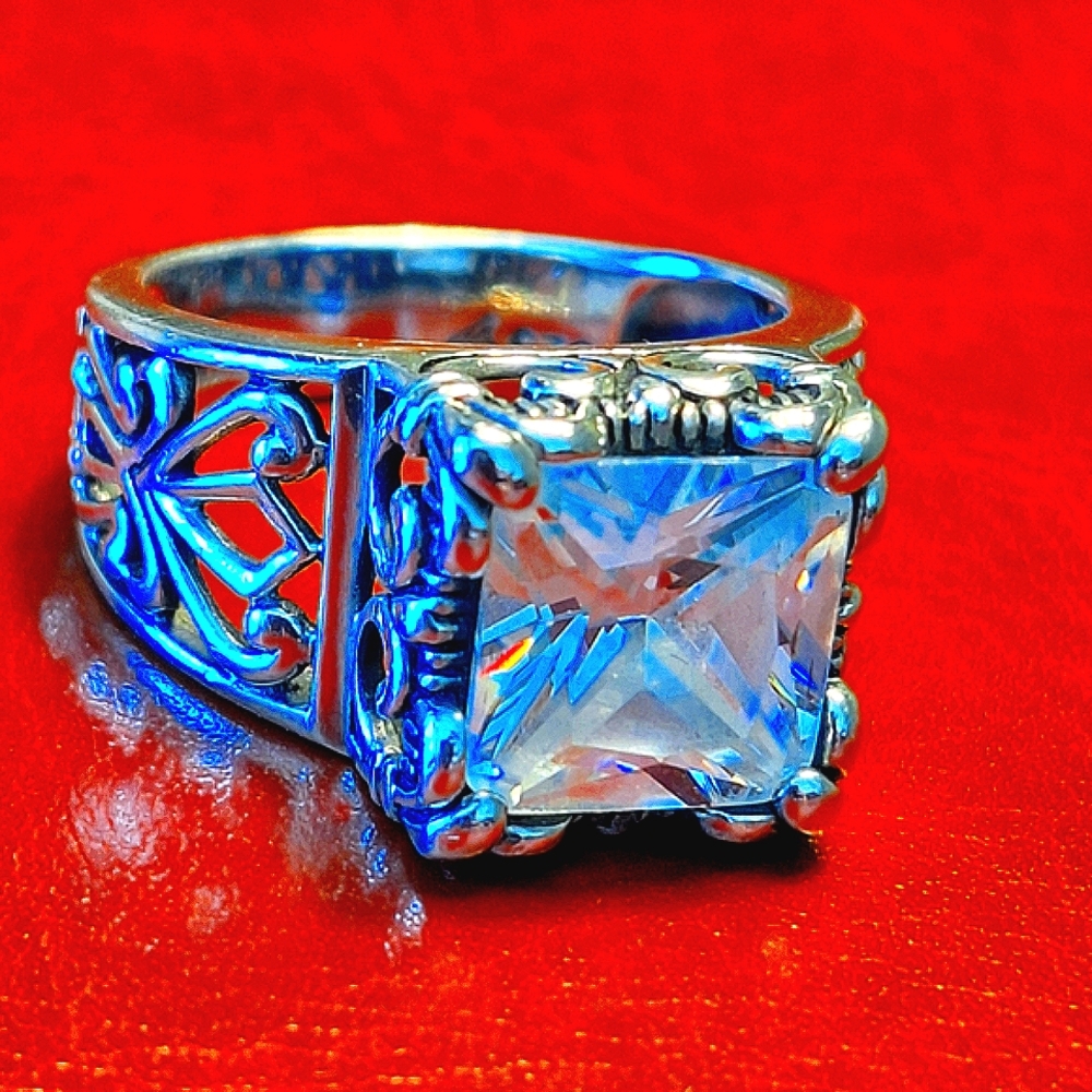 Silpada Vintage Silver Ring with Cubic Zirconia Gemstone - Picture 4 of 7